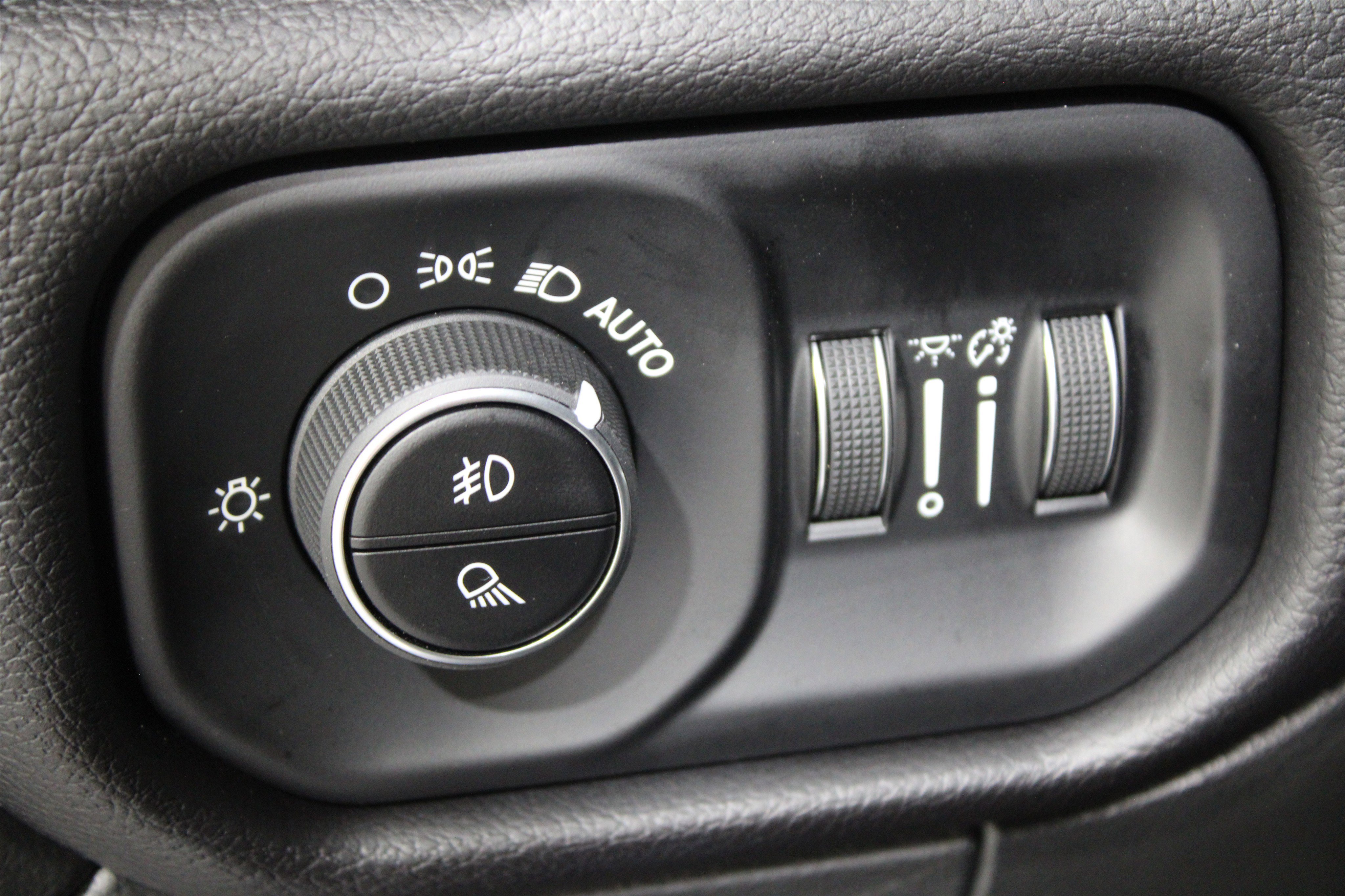 Used 2025 RAM 2500 Laramie image 12