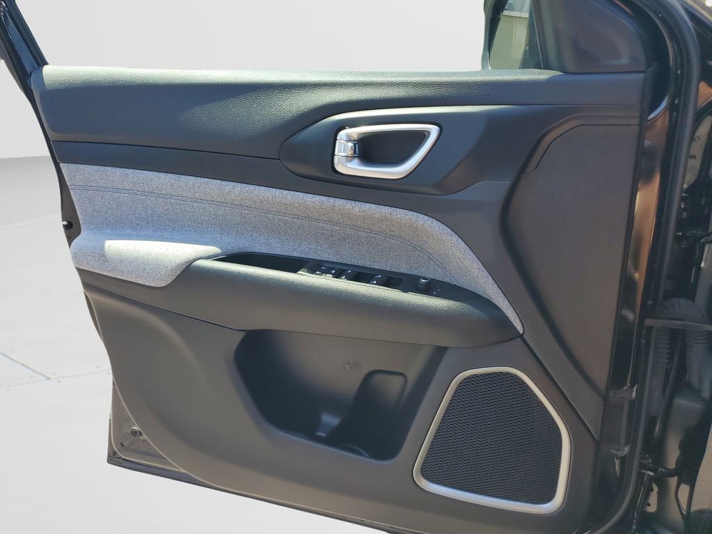 Used 2024 Jeep Compass Latitude image 24