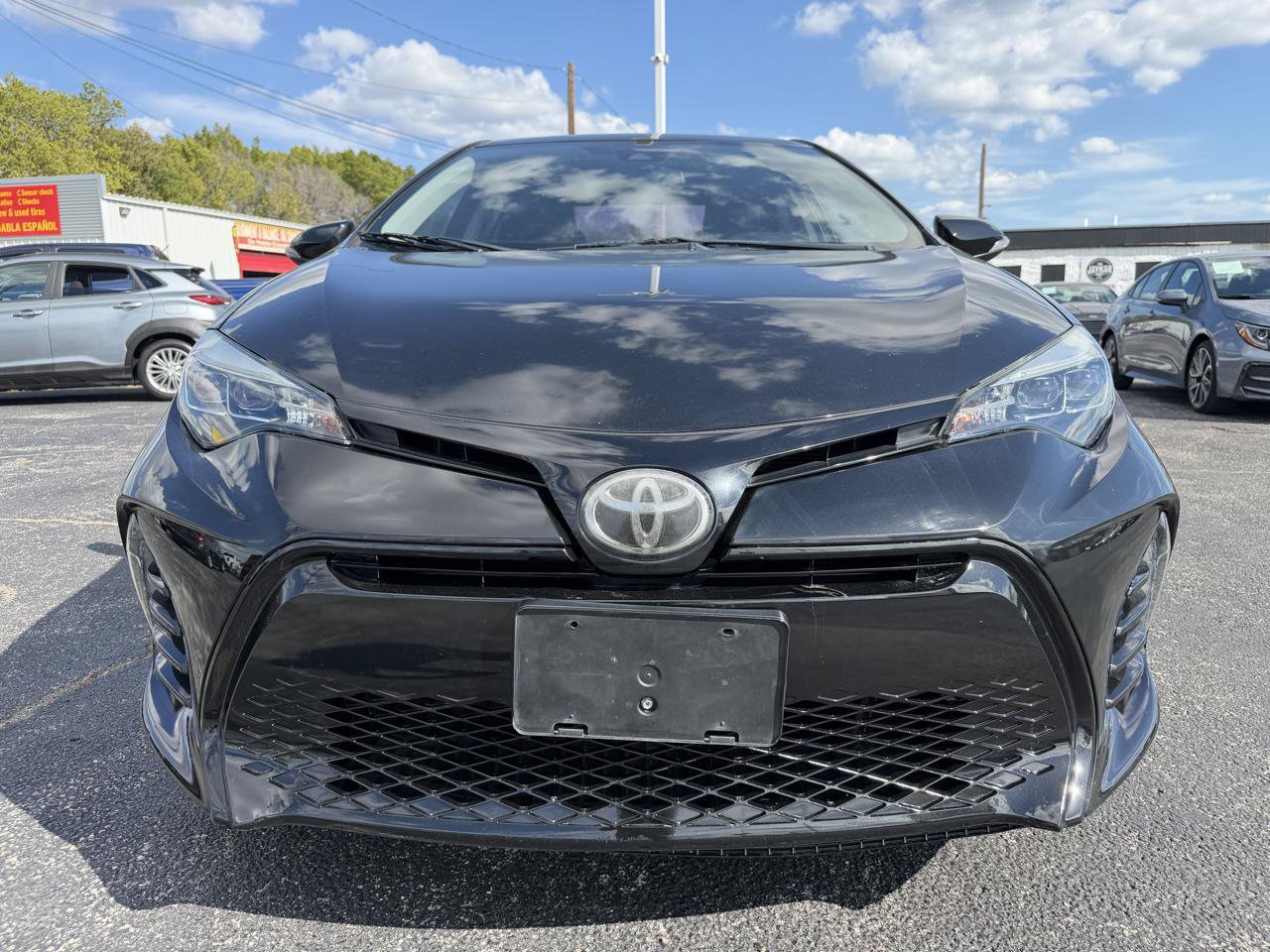 Used 2018 Toyota Corolla SE FWD image 2