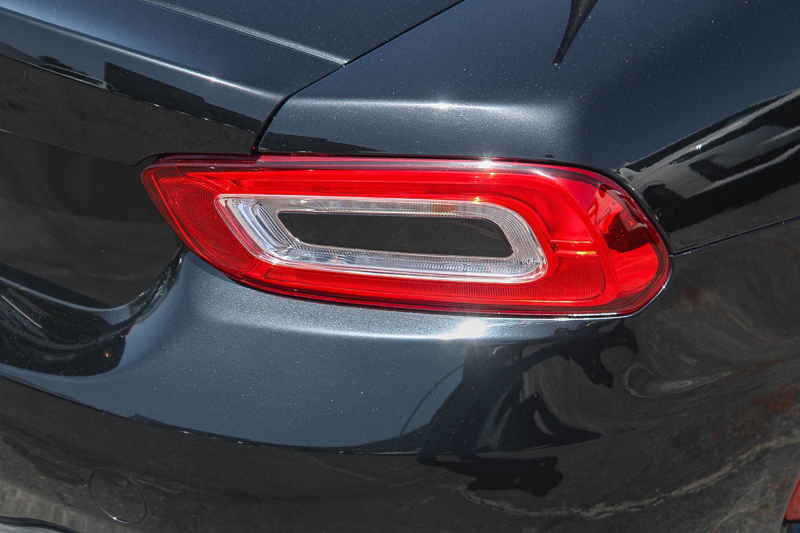 Used 2018 FIAT 124 Spider Abarth RWD image 19