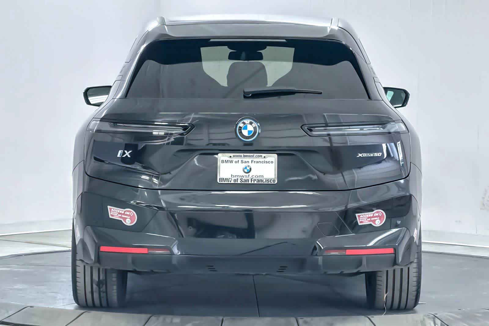 Used 2024 BMW iX xDrive50 w/ Premium Package AWD/4WD image 7