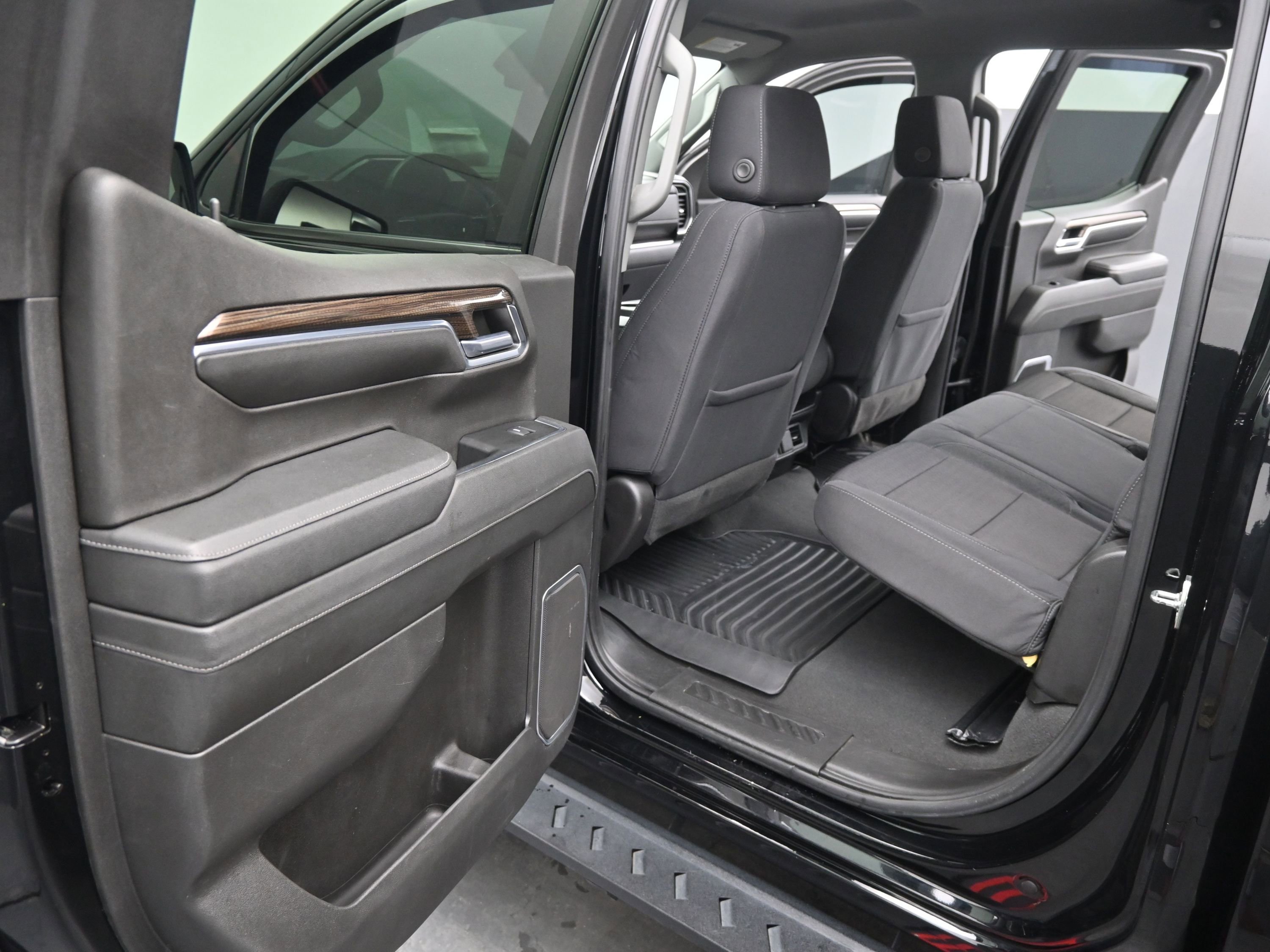 Used 2023 Chevrolet Silverado 1500 RST w/ Z71 Off-Road Package image 14