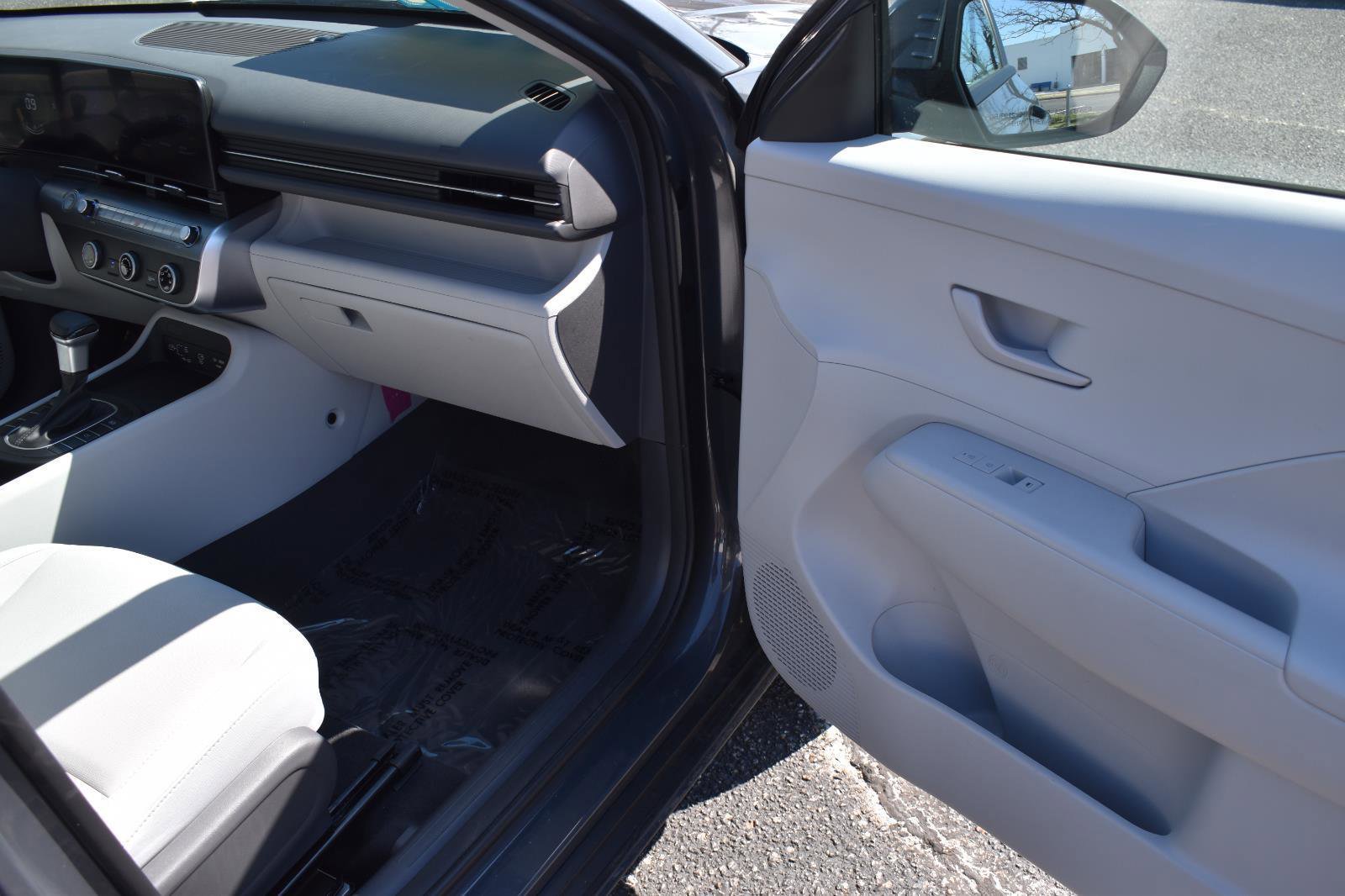 Used 2024 Hyundai Kona SE image 15