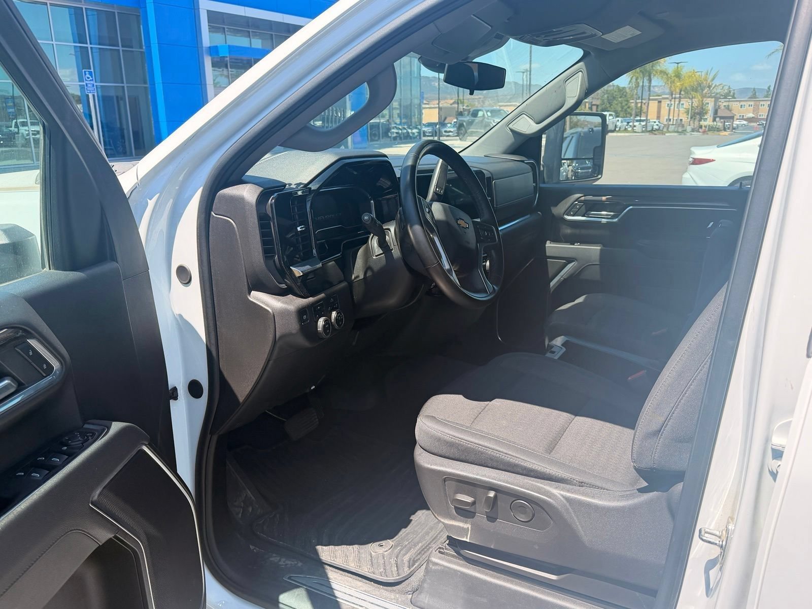Used 2025 Chevrolet Silverado 2500 LT w/ Convenience Package AWD/4WD image 7