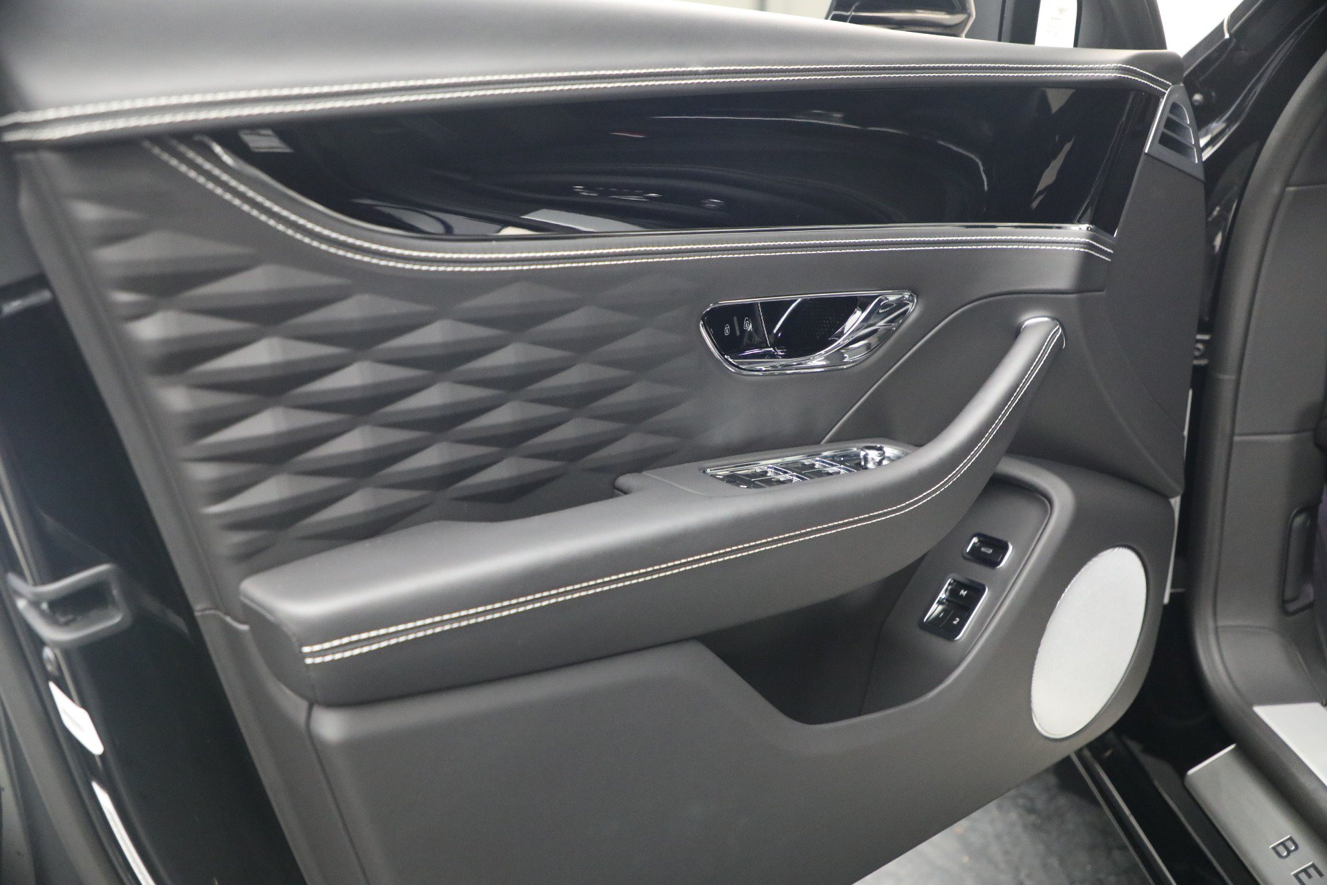 Certified 2022 Bentley Flying Spur W12 AWD/4WD image 18