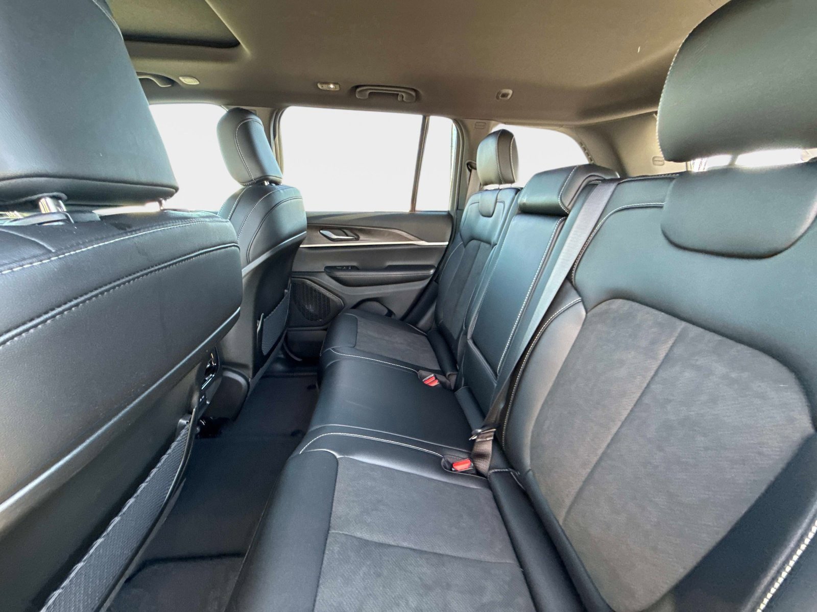 New 2026 Jeep Grand Cherokee Altitude AWD/4WD image 15