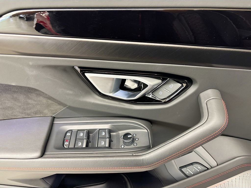 Used 2024 Lamborghini Urus S AWD/4WD image 19