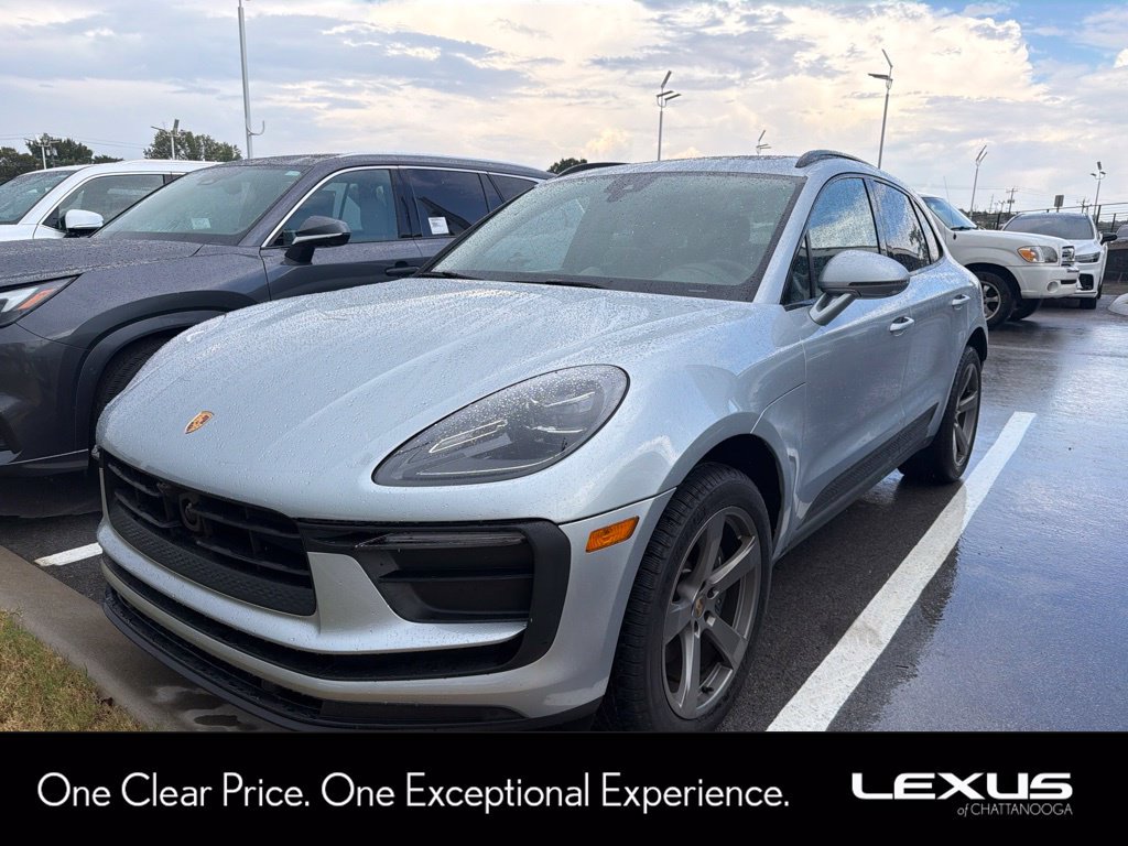 Used 2024 Porsche Macan AWD/4WD image 1