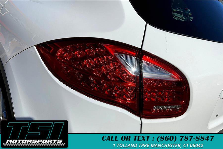 Used 2014 Porsche Cayenne Platinum Edition image 31