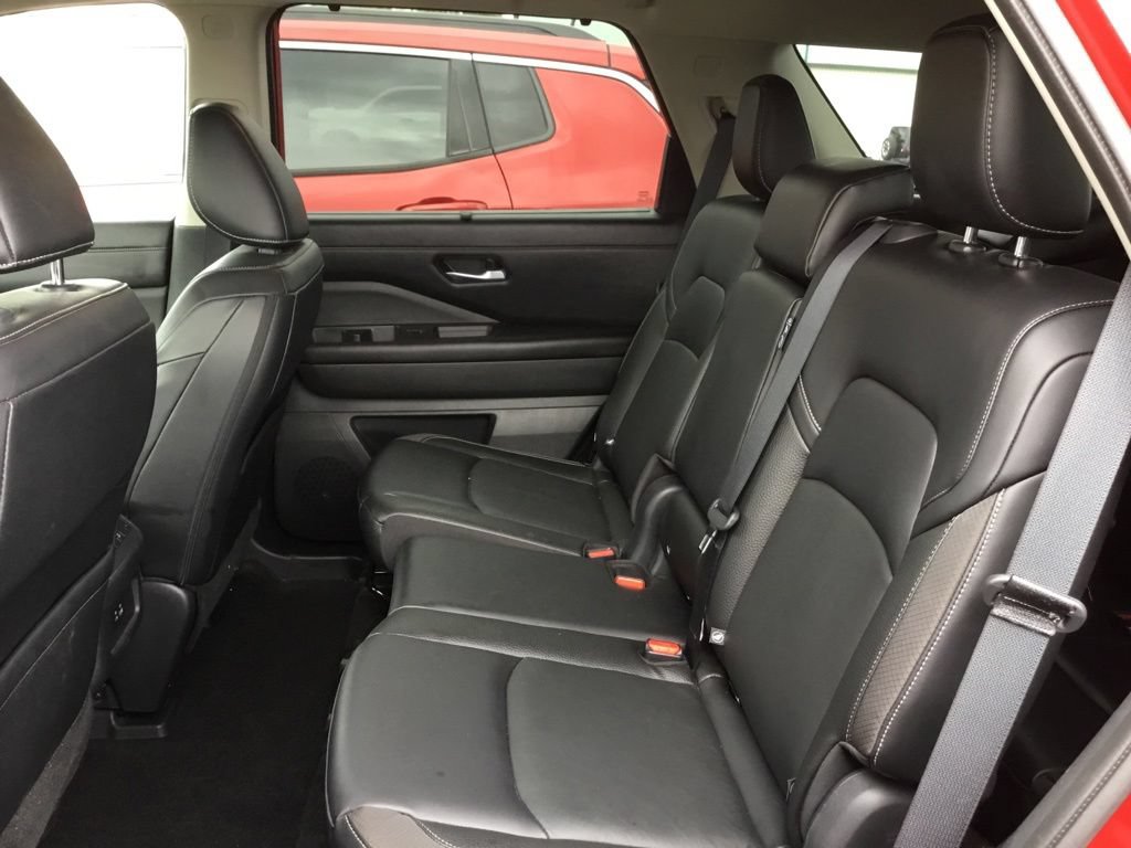 Used 2023 Nissan Pathfinder SL AWD/4WD image 29