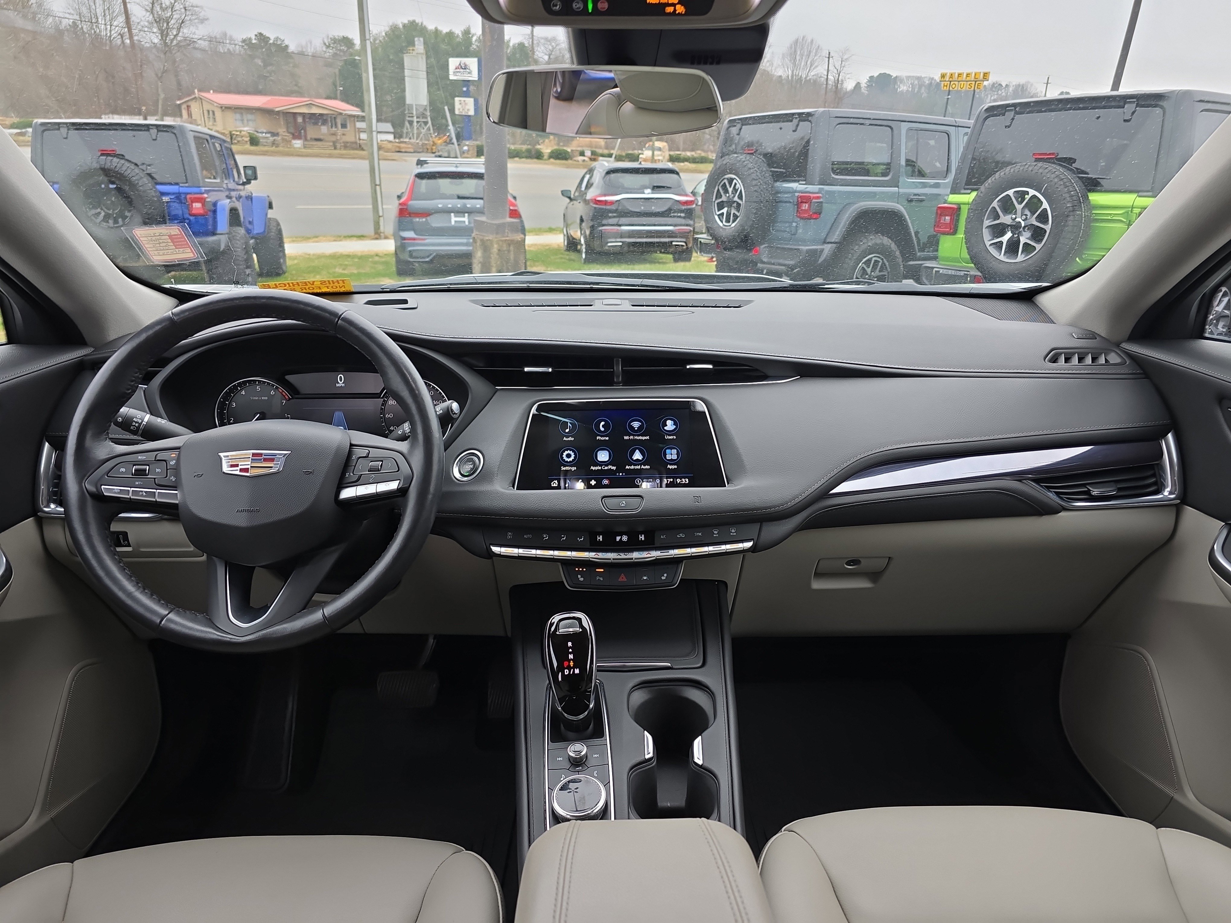 Used 2021 Cadillac XT4 Luxury w/ Cold Weather Package image 19