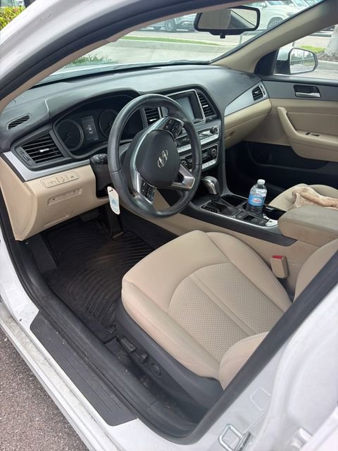 Used 2018 Hyundai Sonata SEL w/ Tech Package 02 FWD image 3
