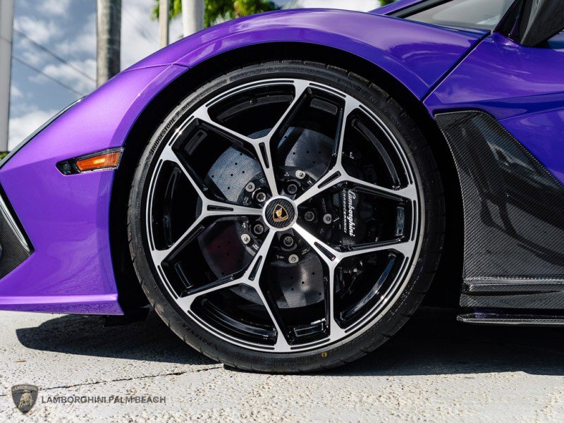 Used 2024 Lamborghini Revuelto image 31