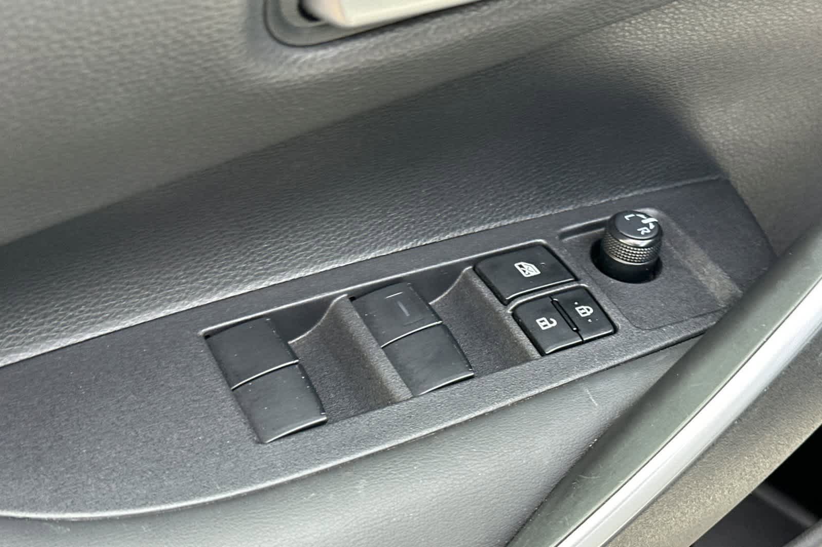 Used 2023 Toyota Corolla SE w/ Carpet Mat Package (TMS) FWD image 13