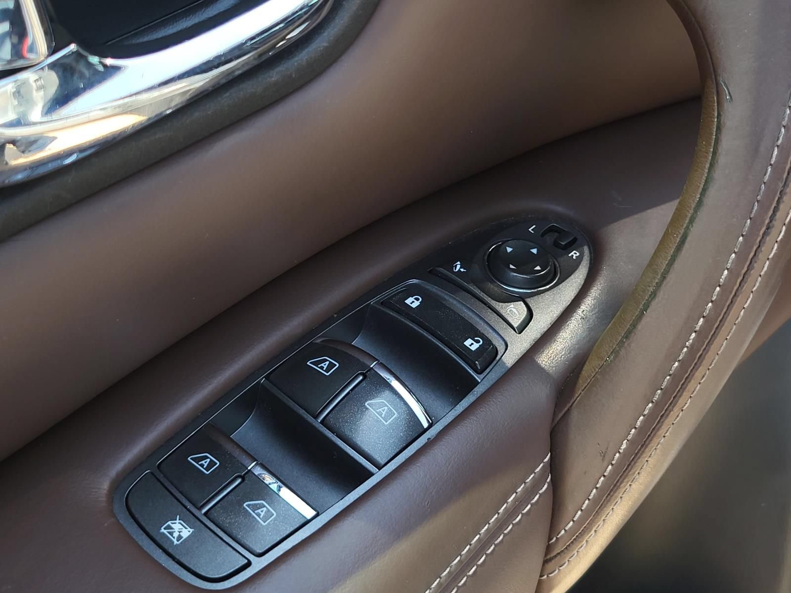 Used 2015 INFINITI QX80 4WD w/ Limited Package image 21