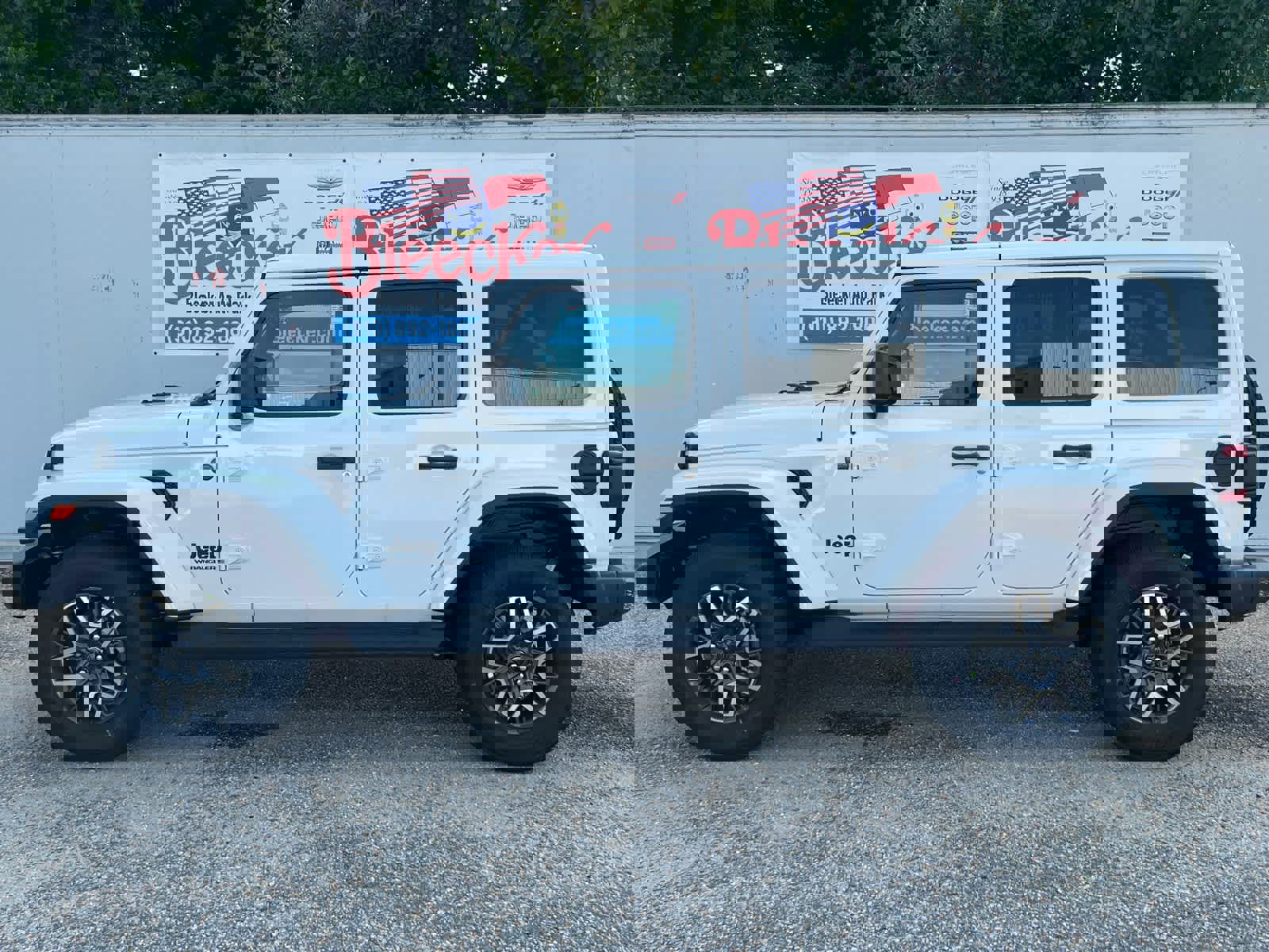 New 2025 Jeep Wrangler Sahara image 7