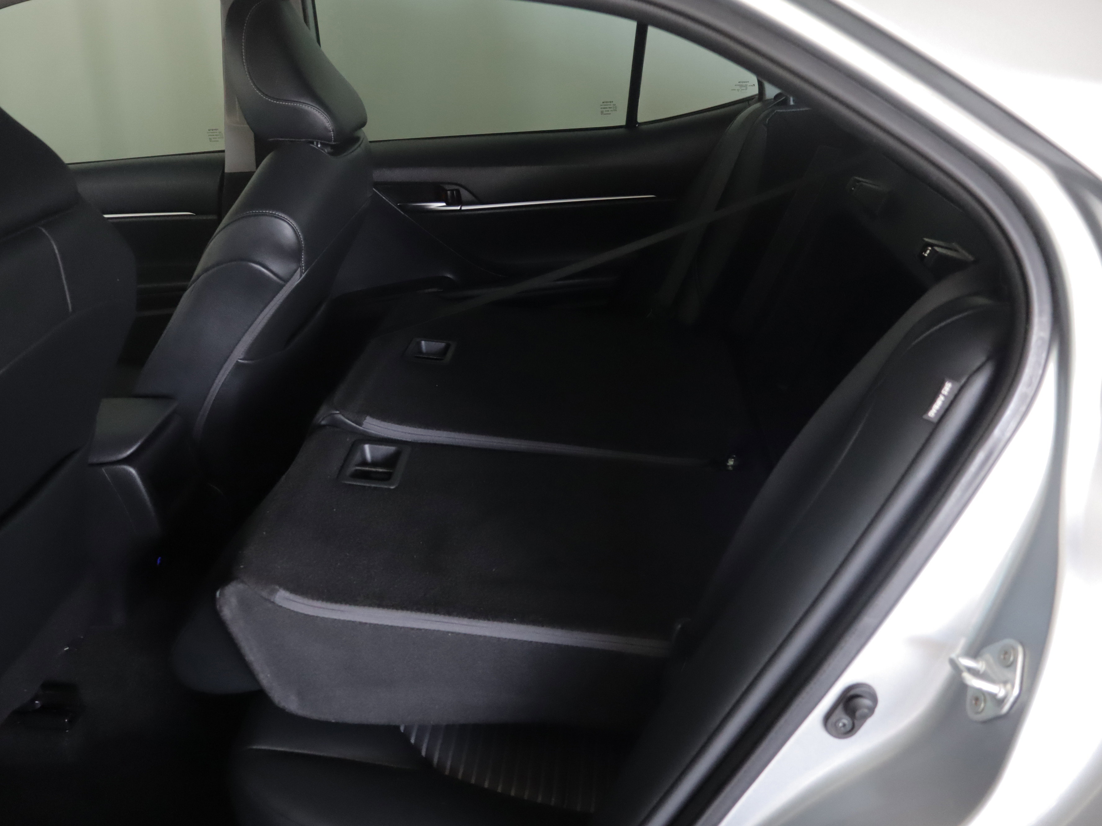 Used 2021 Toyota Camry SE w/ Convenience Package FWD image 20