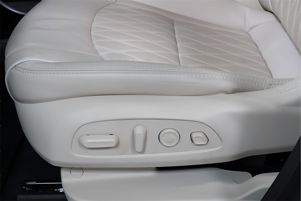 Used 2023 Buick Enclave Avenir w/ Avenir Technology Package image 21