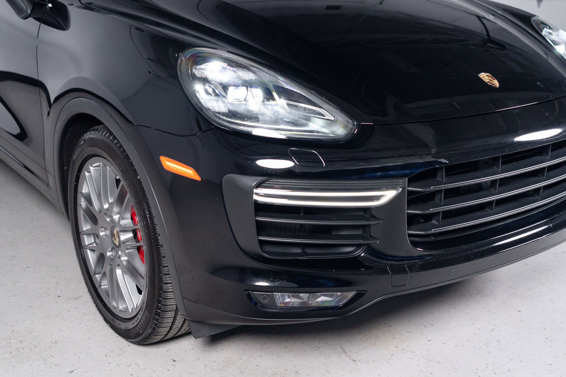 Used 2016 Porsche Cayenne Turbo AWD/4WD image 29