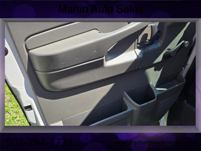 Used 2010 Chevrolet Express 2500 RWD image 10