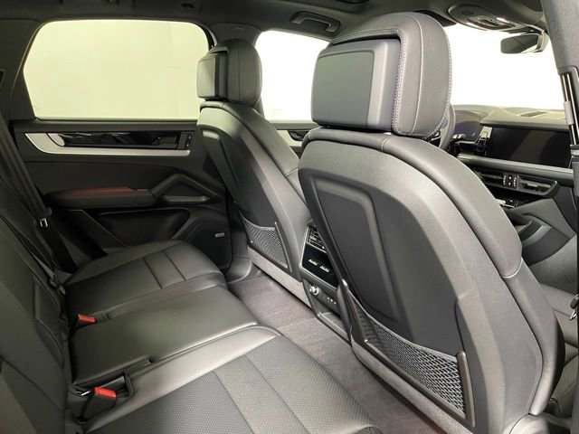 Used 2025 Porsche Cayenne image 21