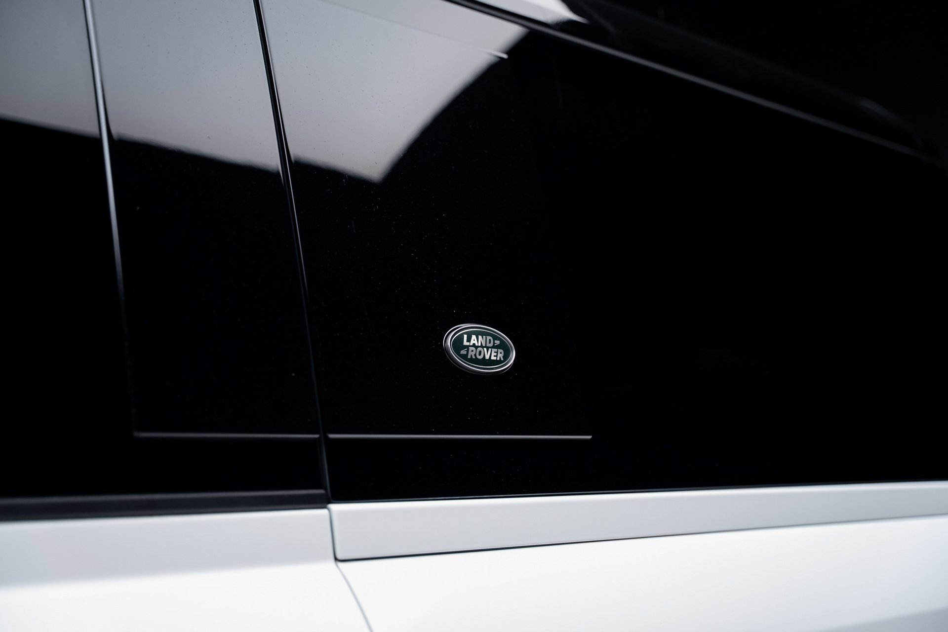 Used 2023 Land Rover Defender 130 SE image 25