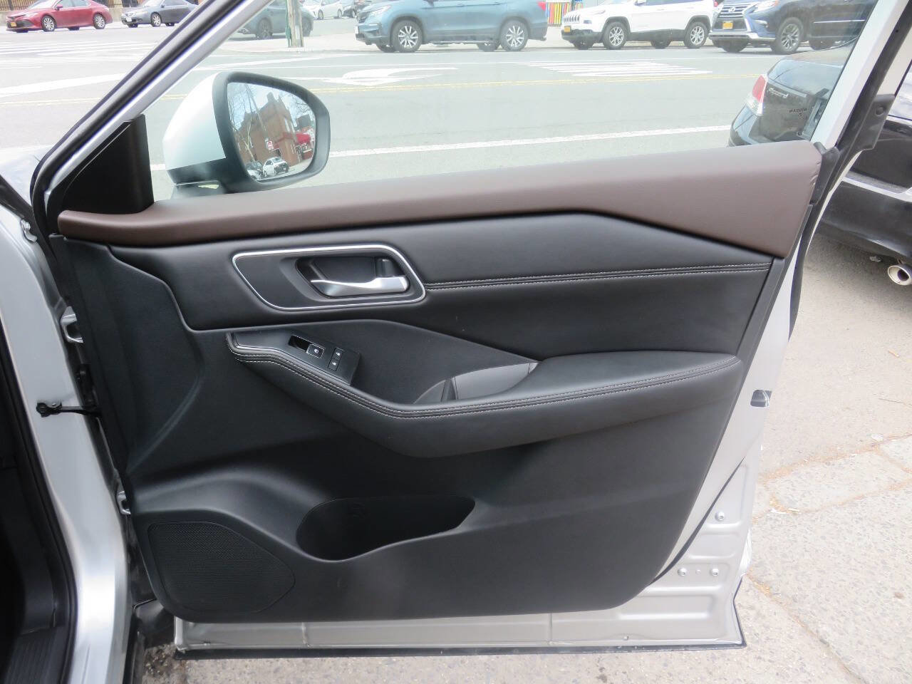 Used 2021 Nissan Rogue SL image 29