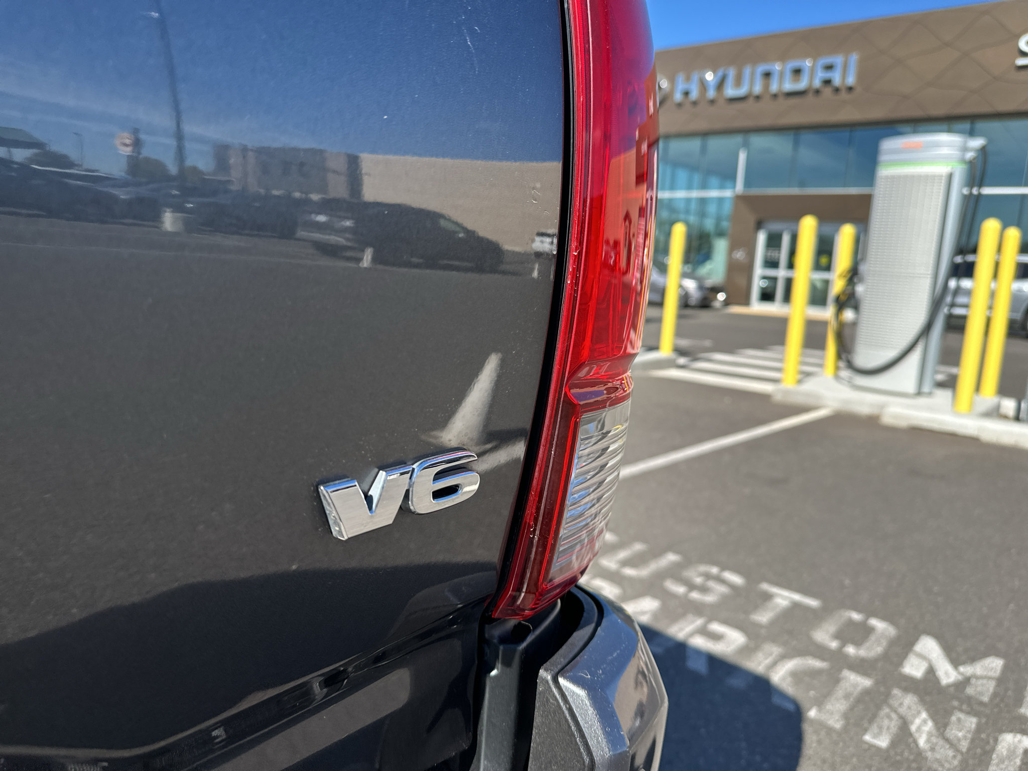 Used 2019 Toyota Tacoma TRD Sport AWD/4WD image 13