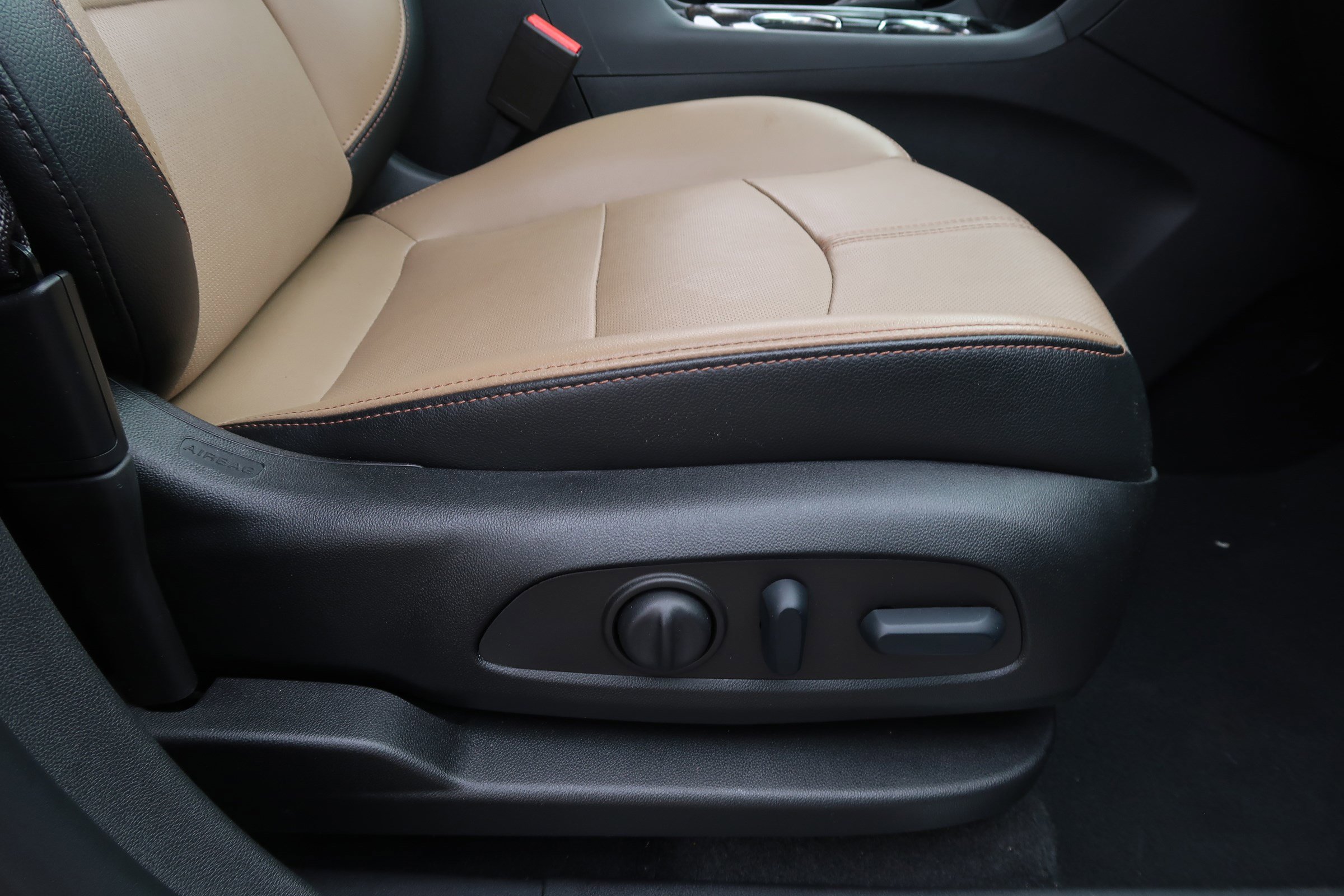 Used 2023 Chevrolet Equinox Premier image 43