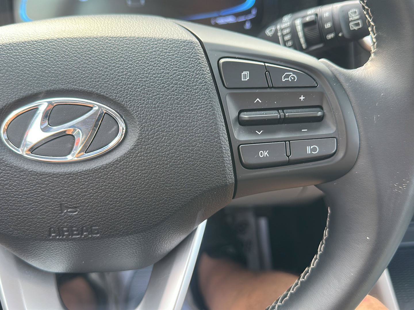 Used 2025 Hyundai Venue SEL FWD image 22