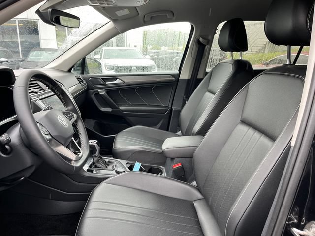 Used 2023 Volkswagen Tiguan SE AWD/4WD image 10