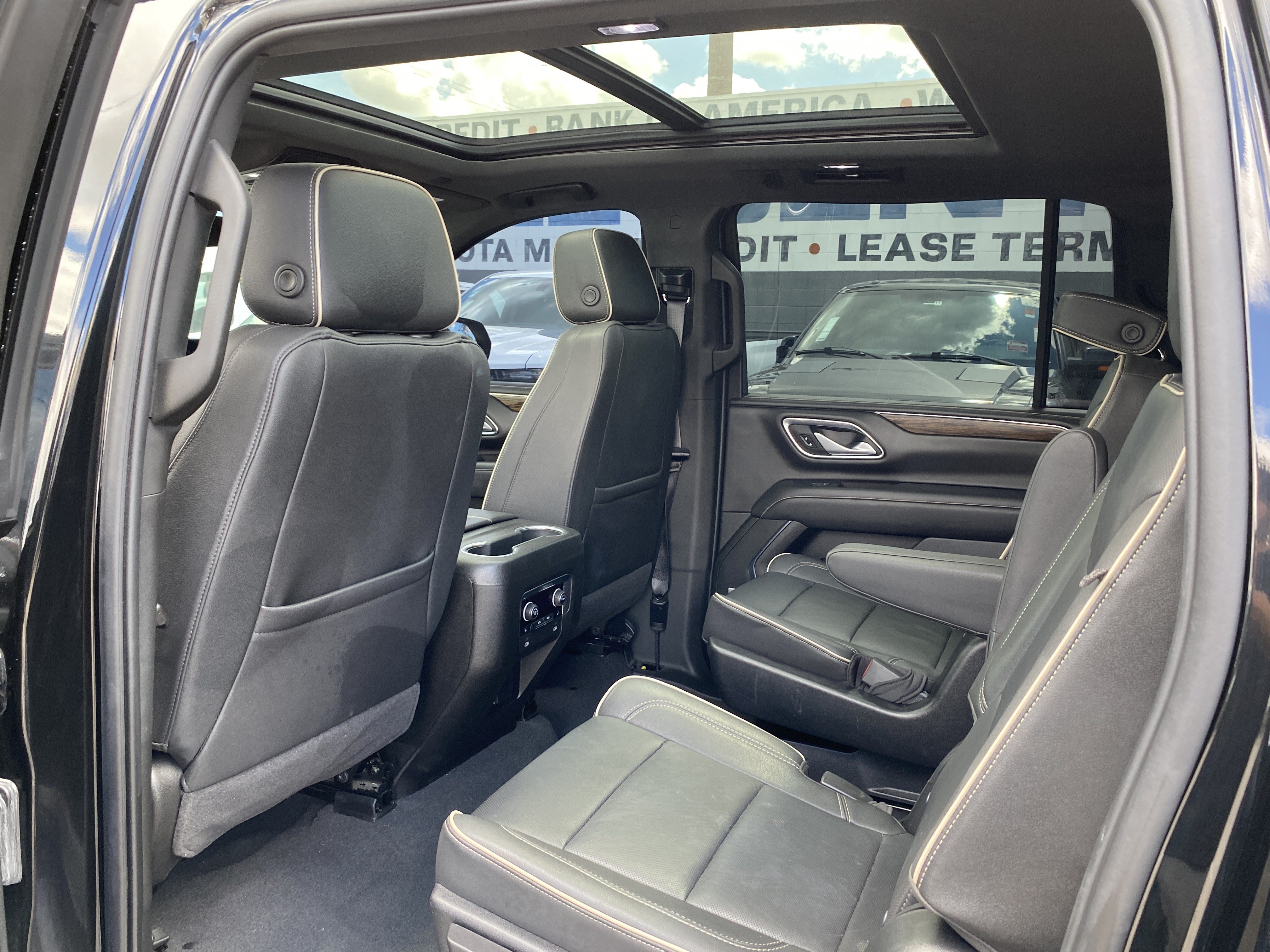 Used 2022 Chevrolet Suburban Premier w/ Max Trailering Package RWD image 17