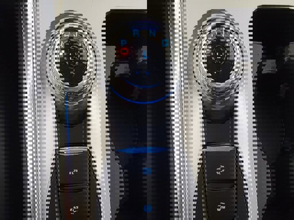 Used 2022 Ford Explorer XLT w/ Equipment Group 202A AWD/4WD image 18