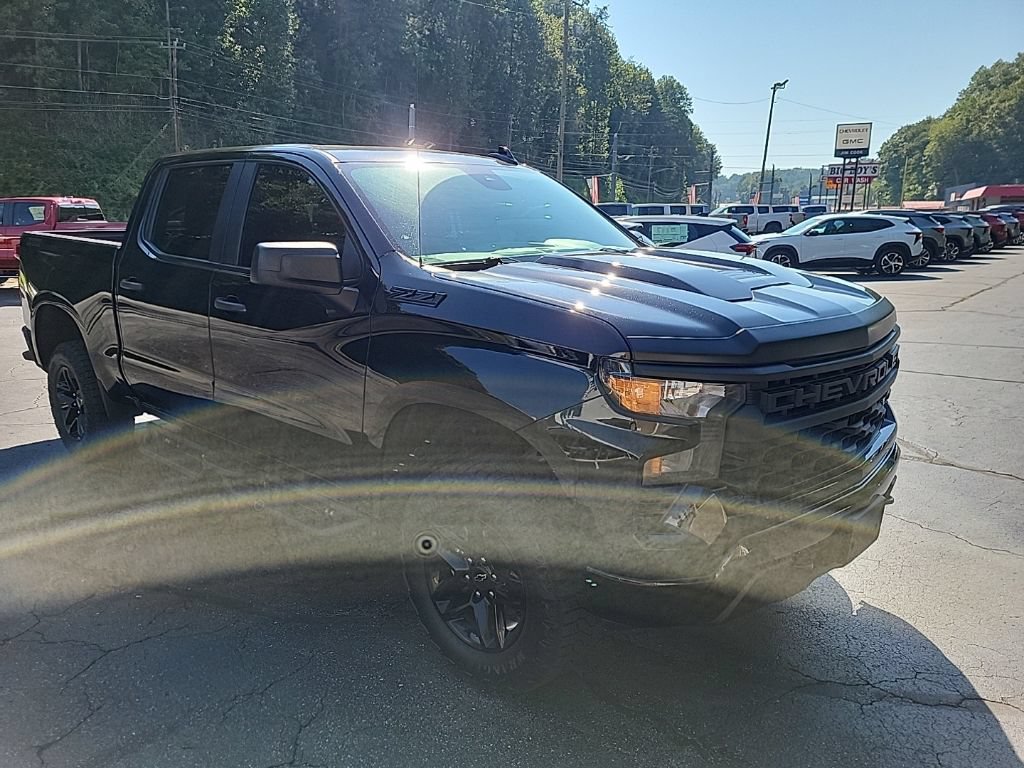 Used 2025 Chevrolet Silverado 1500 Custom Trail Boss w/ Midnight Edition AWD/4WD image 5