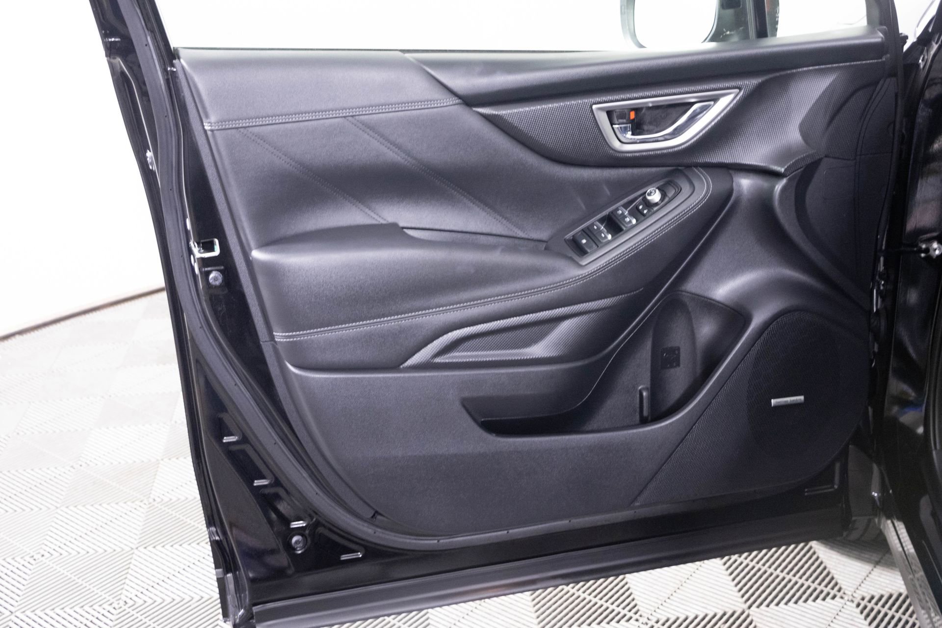 Used 2020 Subaru Forester Limited image 17