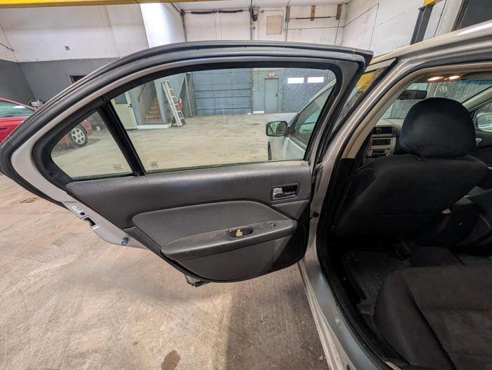 Used 2010 Ford Fusion SE FWD image 24