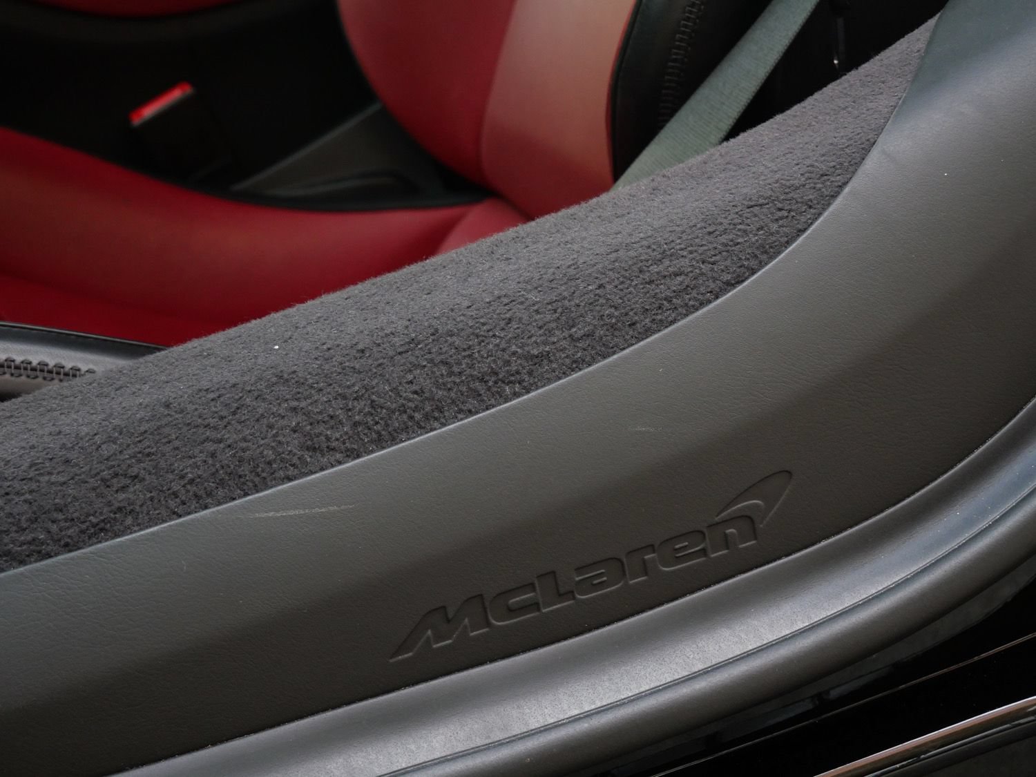 Used 2023 McLaren Artura RWD image 20