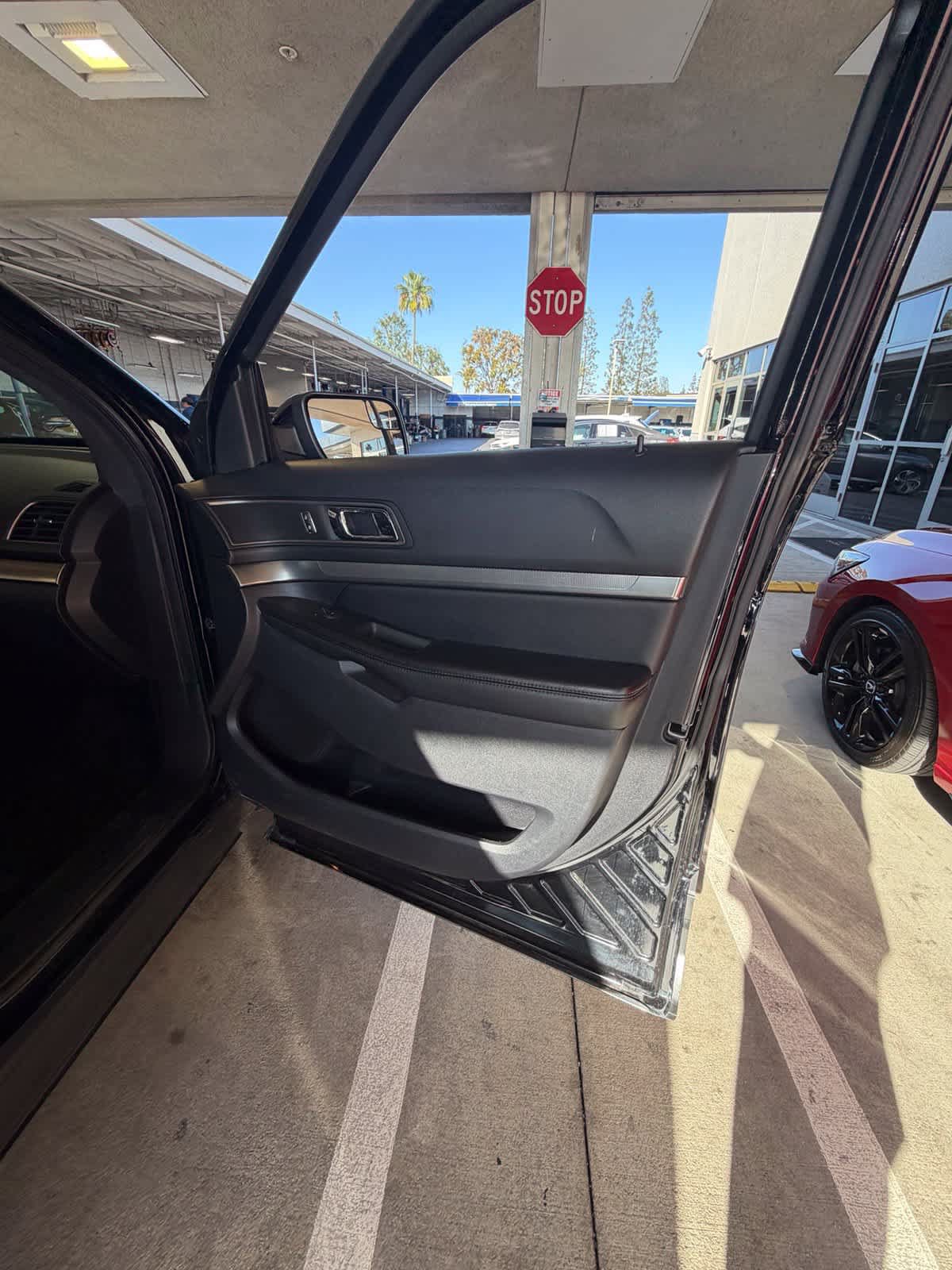Used 2018 Ford Explorer XLT w/ Equipment Group 201A FWD image 18