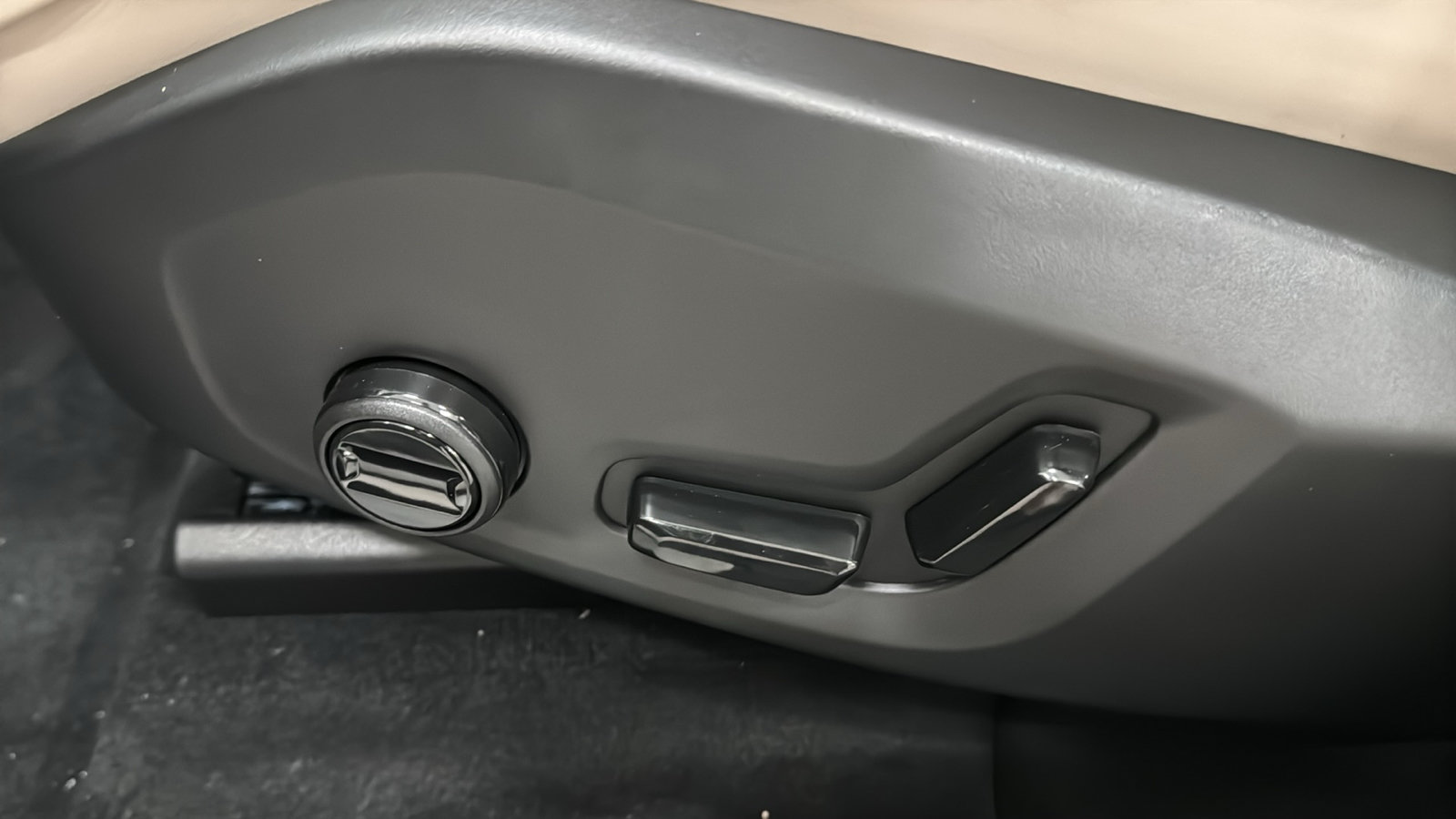 New 2027 Volvo XC60 B5 Core AWD/4WD image 24