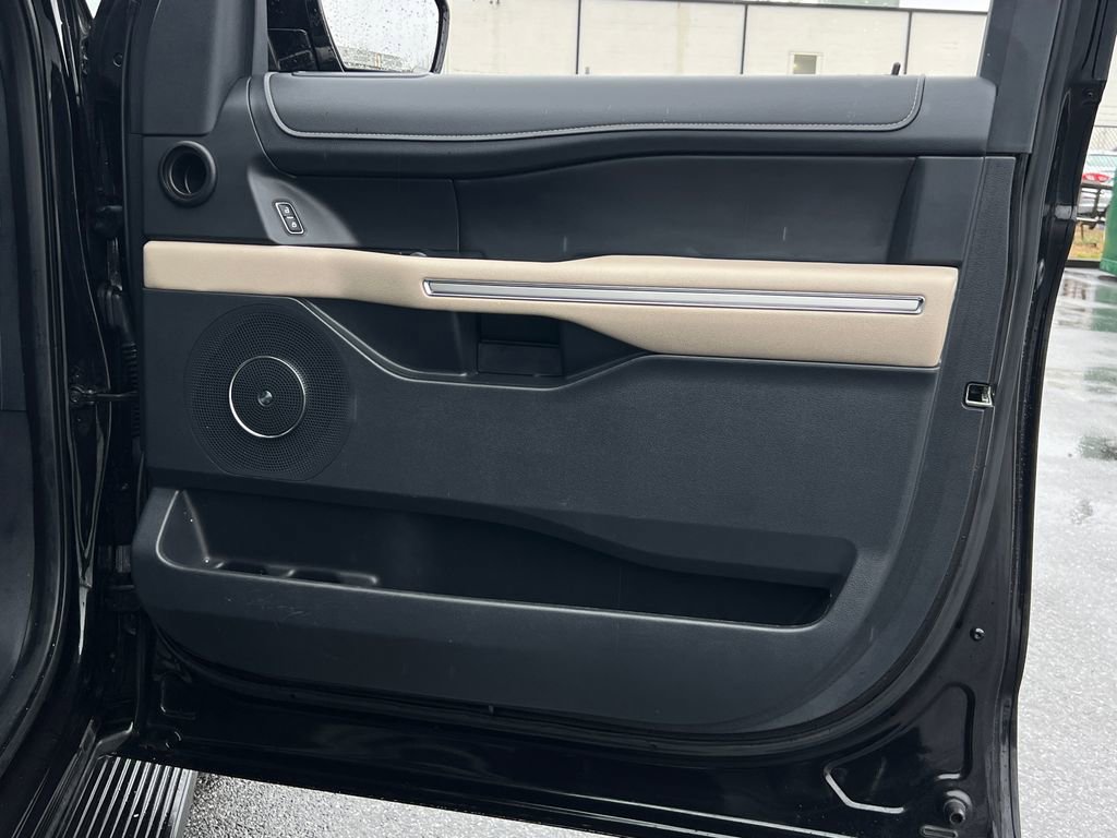 Used 2024 Ford Expedition Max XLT image 9