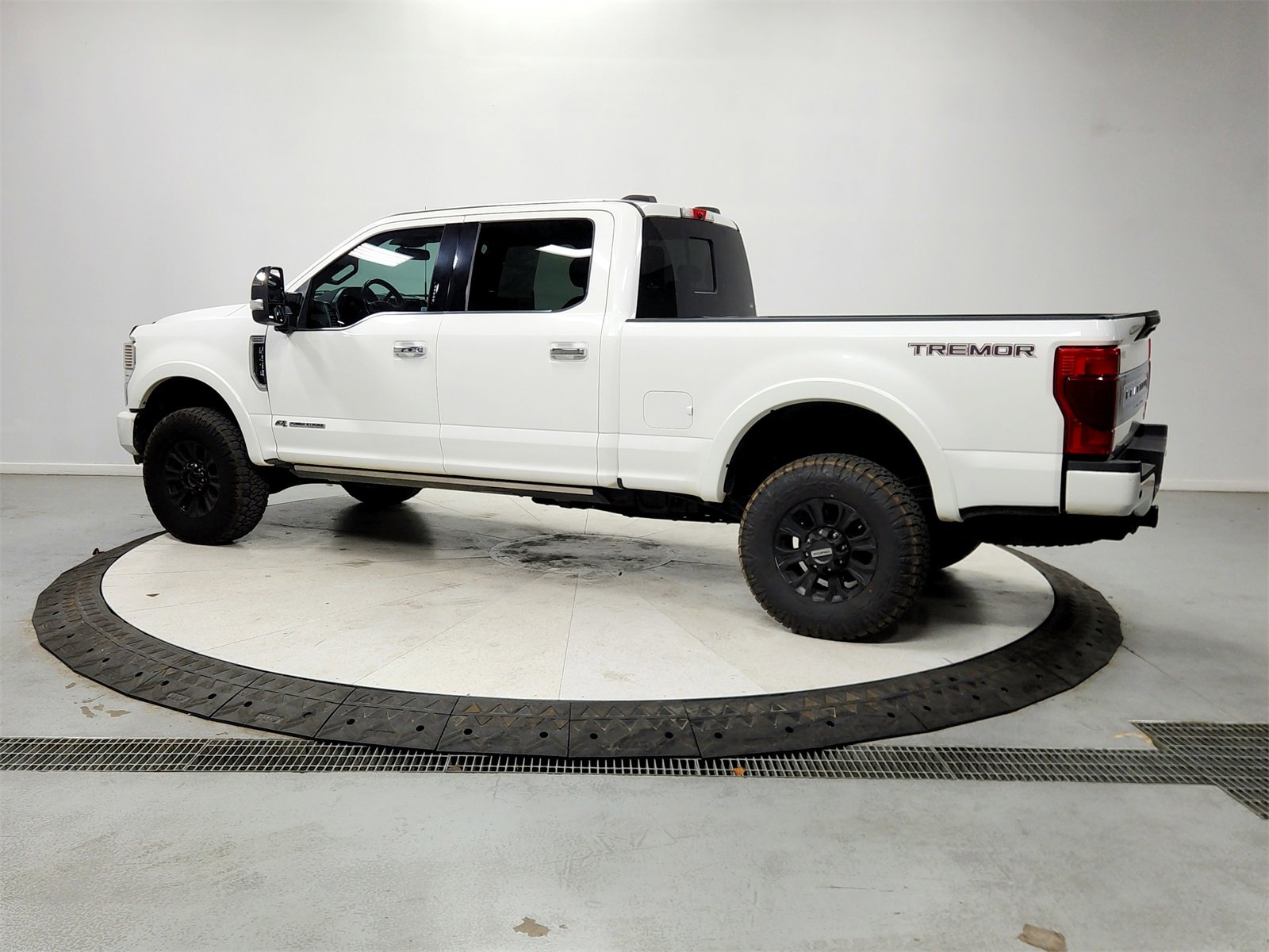 Used 2021 Ford F250 Platinum w/ Tremor Off-Road Package image 5