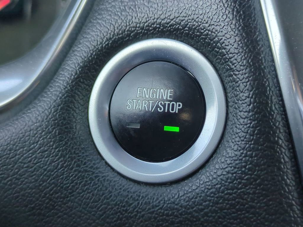 Used 2023 Chevrolet Traverse LT FWD image 28