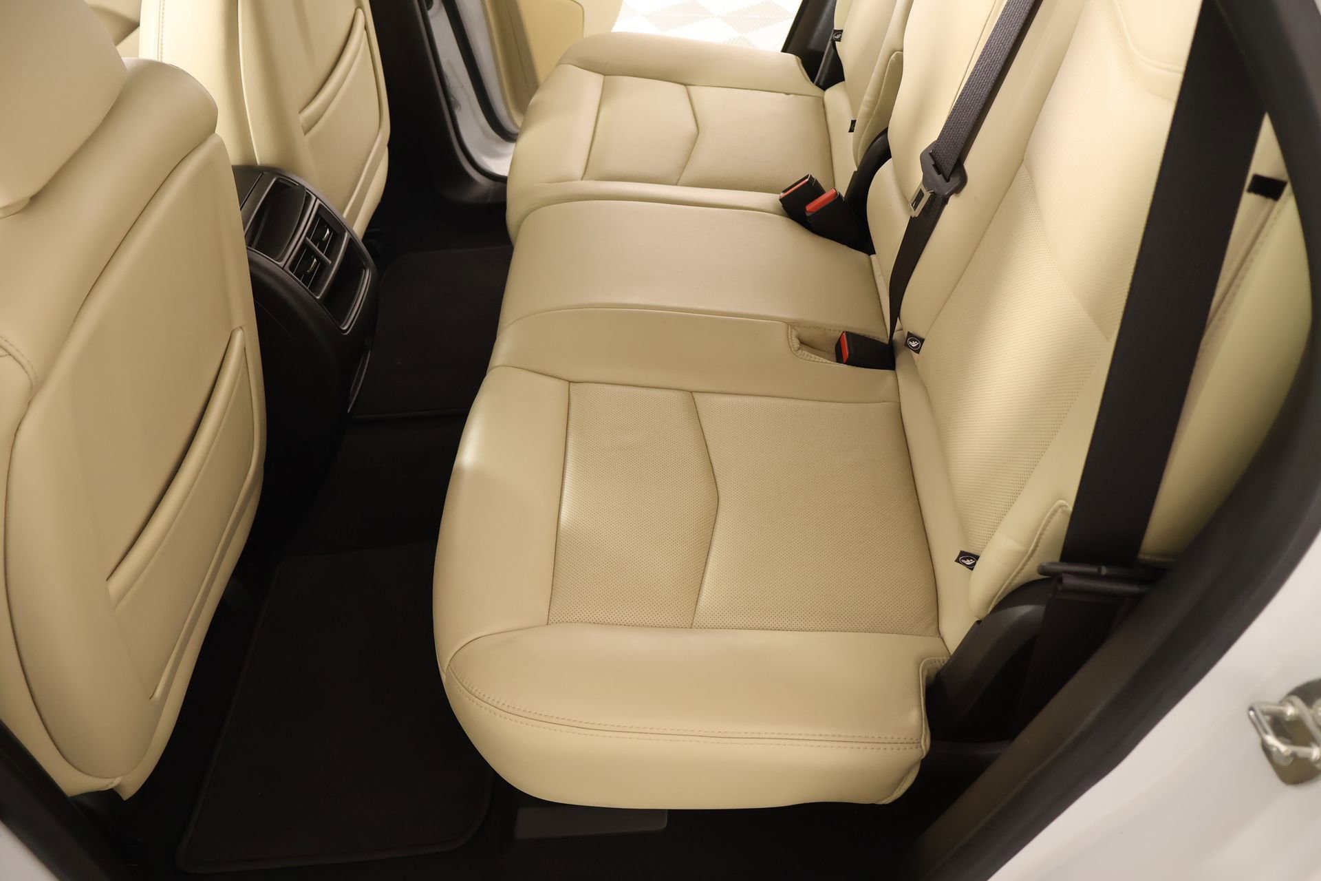 Used 2018 Cadillac XT5 Luxury w/ Driver Awareness Package image 13