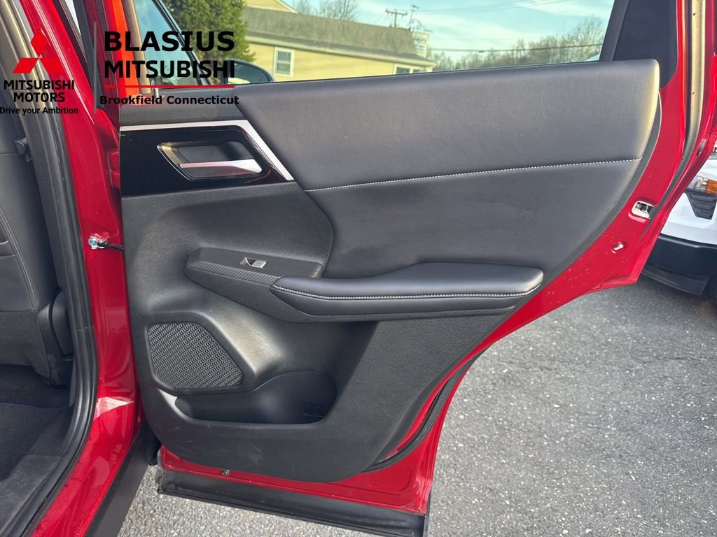 Used 2023 Mitsubishi Outlander 4WD Plug-In Hybrid image 39