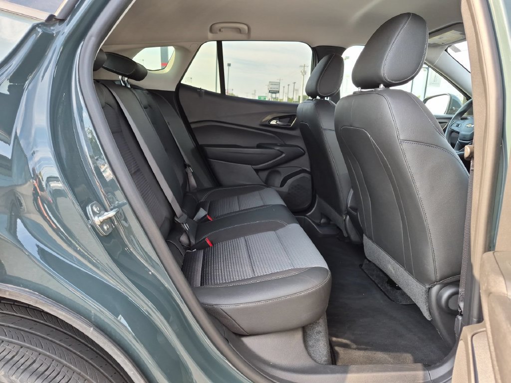 Certified 2025 Chevrolet Trax LT FWD image 24