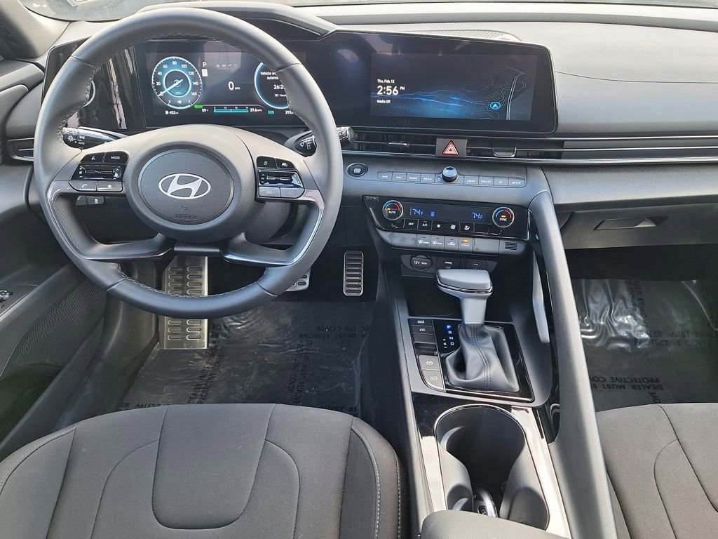 New 2025 Hyundai Elantra SEL image 14