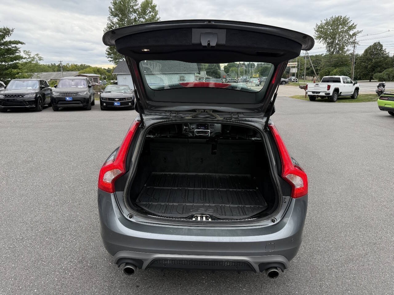 Used 2017 Volvo V60 T6 R-Design Platinum w/ Climate Package AWD/4WD image 12