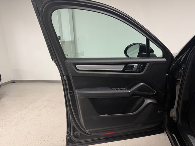 Certified 2023 Porsche Cayenne S image 40