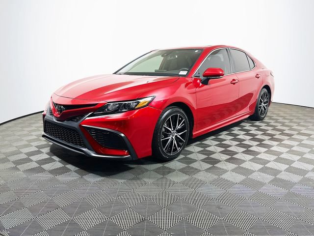 Used 2024 Toyota Camry SE w/ Cold Weather Package FWD image 4