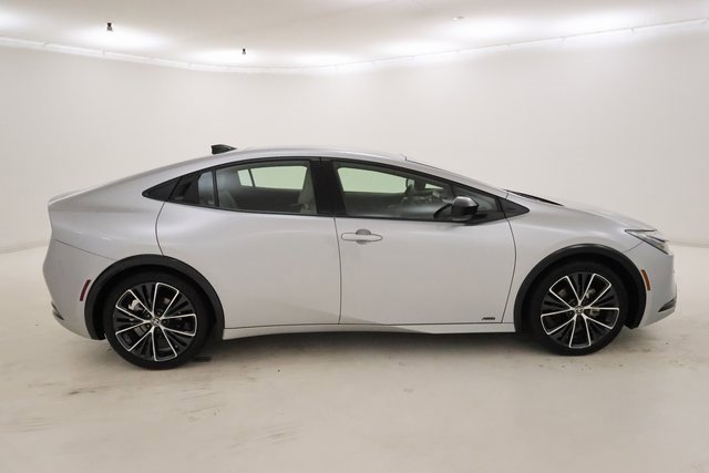 Used 2024 Toyota Prius XLE image 2